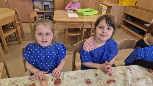 Výroba postaviček a dortu pro S. Freuda